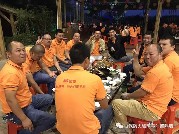 主題：“團(tuán)結(jié)”與“效率”！精誠(chéng)團(tuán)結(jié)、再創(chuàng)新高！ --記公司在2017年10月17日組織了一場(chǎng)高明盈香戶外拓展旅游活動(dòng)
